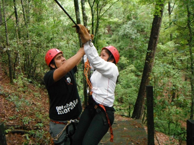 preparando la tirolesa